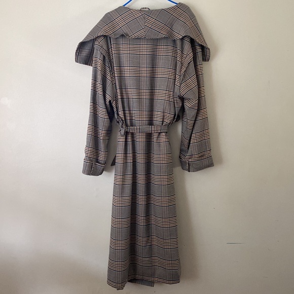 Pretty Little Thing Plus Size Plaid Coat - Picture 3 of 4